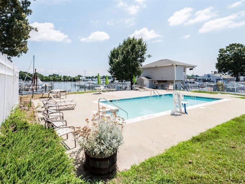 Quality Inn Solomons - Beacon Marina Екстериор снимка