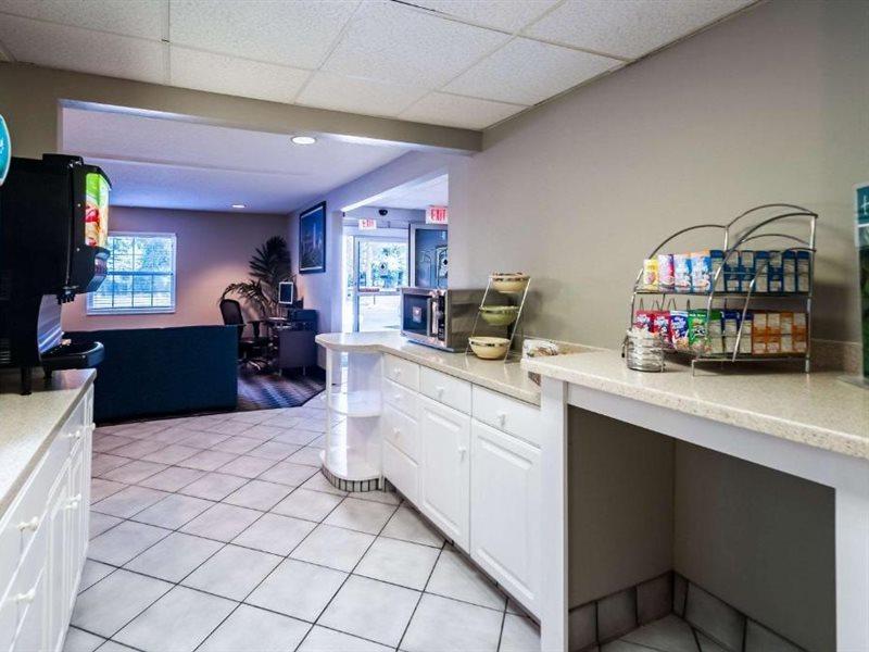 Quality Inn Solomons - Beacon Marina Екстериор снимка