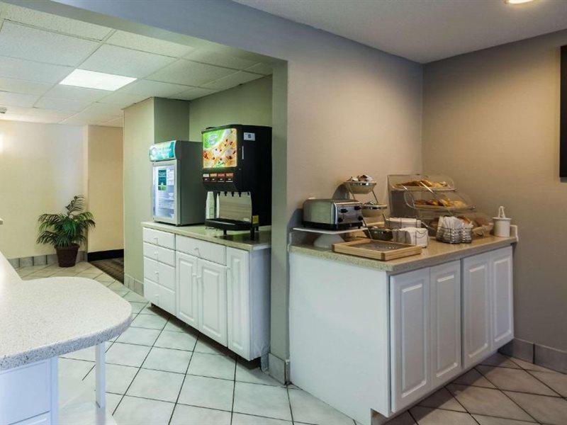 Quality Inn Solomons - Beacon Marina Екстериор снимка