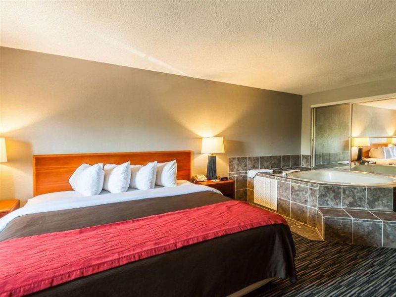 Quality Inn Solomons - Beacon Marina Екстериор снимка