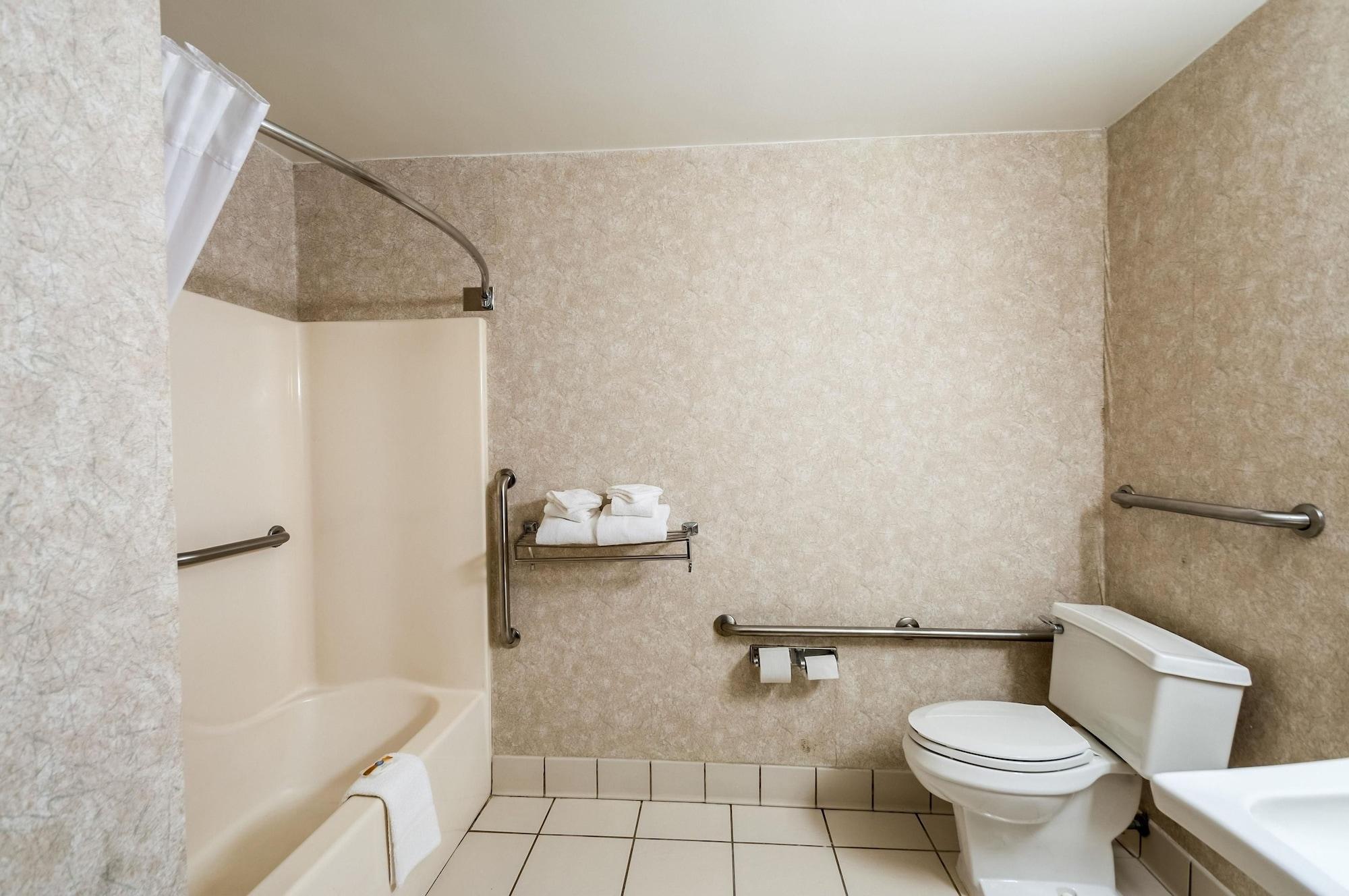 Quality Inn Solomons - Beacon Marina Екстериор снимка
